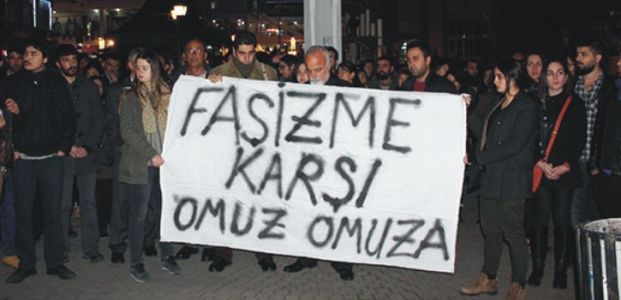 Faşizme karşı omuz umuza