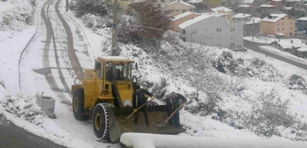 Gölcük Belediyesi Fen işleri Müdürlüğü ekipleri 24 Saat görevinin başında