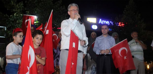 Gölcük meydanları bırakmıyor