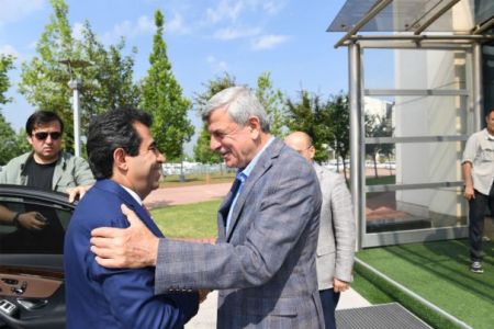  Güzeloğlu’ndan Başkan Karaosmanoğlu’na veda ziyareti