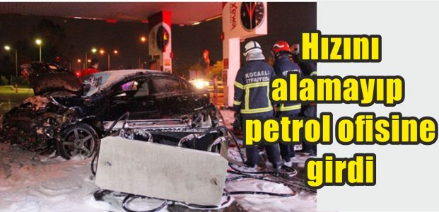  Hızını alamayan araç petrol ofisine girdi