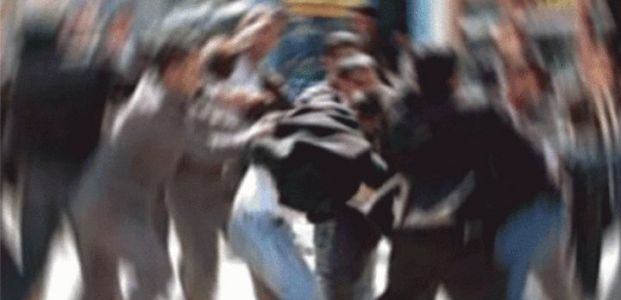 Hurdaları almak için darp ettiler