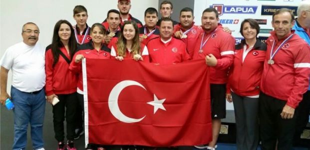İlk Milli Forma altında, Avrupa Şampiyonu Oldu