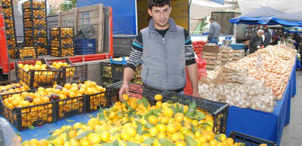 İZMİT’TE HAFTADA 23 PAZAR KURULUYOR