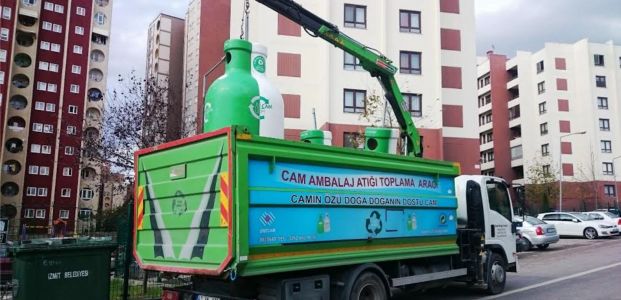  İZMİT’TE HER AY 100 TON CAM ATIĞI TOPLANIYOR
