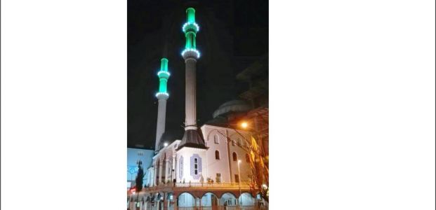  İZMİT’TEKİ ÇİFTE MİNARELİ CAMİLERE MAHYA