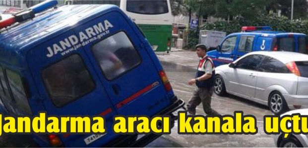  Jandarma aracı kanala uçtu