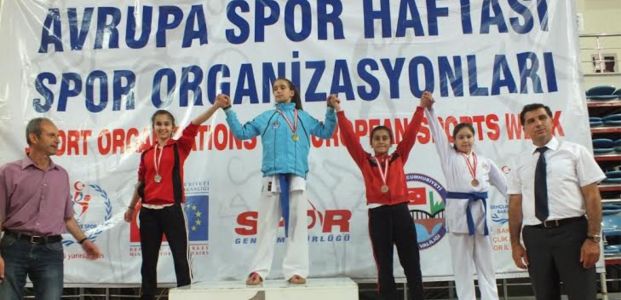 Karateciler Serdivan’da Doruktaydı