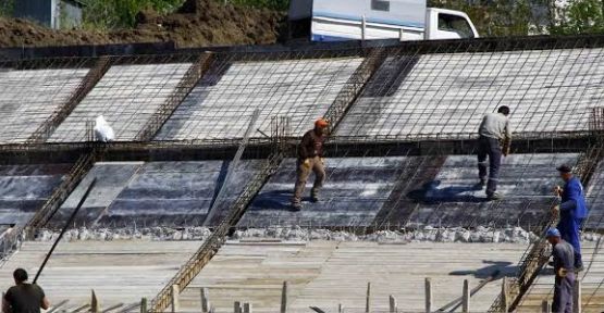 Karşıyaka’ya FİFA standardında saha