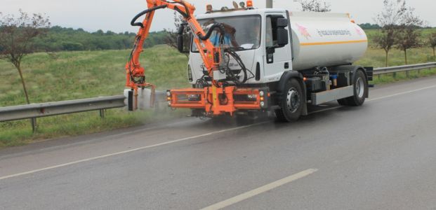  Kent genelinde yol kenarları temizleniyor