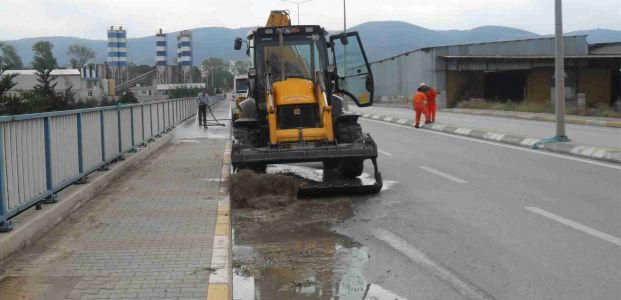 Körfez Belediyesi Ekipleri 7/24 Çalışıyor