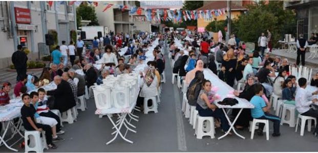  Körfez Belediyesi Mahalle İftarları Tüm Hızıyla Devam Ediyor