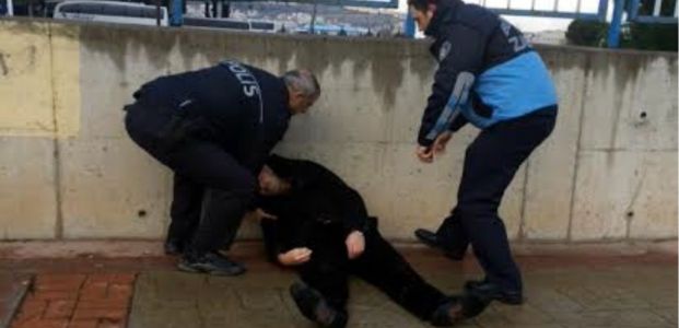  Kriz geçiren vatandaşın imdadına zabıta yetişti