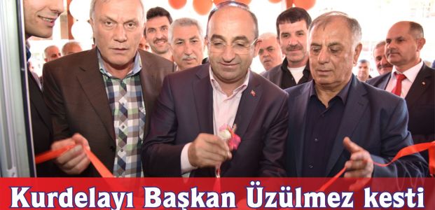 Kurdelayı Başkan Üzülmez kesti