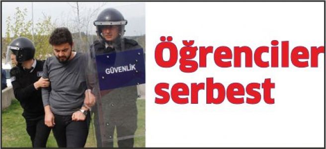 Öğrenciler serbest