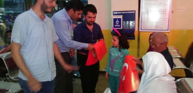  Şehirler Arası Otobüs Terminalinde Bayrak Dağıttık