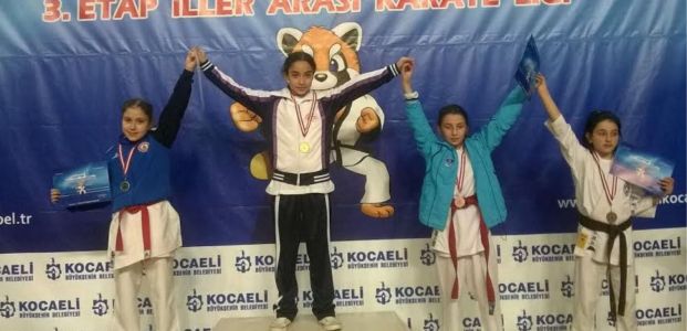 Tatami Karate Liginde 12 Madalya ile kürsüde