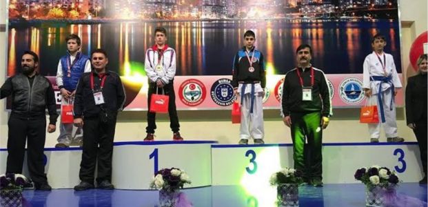 Tatami Karate'den, Üç Türkiye derecesi