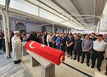 KAYMAKAM ÖZDEMİR, SON YOLCULUĞUNA GÖLCÜK’TEN UĞURLANDI