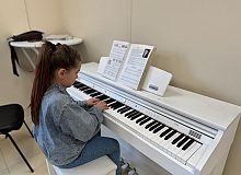 KÖRFEZ BELEDİYESİ SANAT MERKEZİ’NDE, SANATIN KALBİ ATMAYA DEVAM EDİYOR