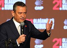ÖZGÜR ÖZEL, KURULTAYDA YENİDEN GENEL BAŞKAN SEÇİLDİ
