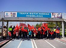 Trafik Eğitim Parkı'nda Çocuklar Türk Bayrağıyla Renkli Bir Kutlama etkinliği