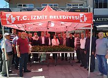 İzmit Belediyesi, Halka Fide Desteği Sağladı
