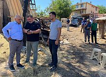 KÖRFEZ BELEDİYE BAŞKANI ŞENER SÖĞÜT, YANGIN SONRASI ZARAR GÖREN VANDAŞLARI ZİYARET ETTİ