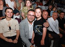 Derince’de Zafer Bayramı Coşkusu Gösteri Merkezi’nde Başladı