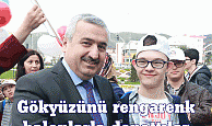 Gökyüzünü rengarenk  balonlarla donattılar