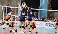 Yıldız Kızlar Voleybol derbisini Fenerbahçe kazandı