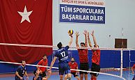 Büyükşehir Kağıtspor, voleybolda liderliğini sürdürdü