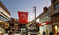 Esnafa Türk bayrağı dağıtıldı