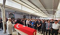 KAYMAKAM ÖZDEMİR, SON YOLCULUĞUNA GÖLCÜK’TEN UĞURLANDI