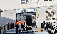 KÖRFEZ BELEDİYESİ, YUKARI HEREKETAOKULU'NDA ENGELLİ RAMPASI YENİLEDİ