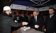 KÖRFEZ BELEDİYE BAŞKANI SÖĞÜT, VATANDAŞLARA, KANDİL SİMİDİ İKRAM ETTİ