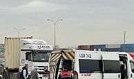 GEBZE'DE TIR İLE İŞÇİ SERVİSİ ÇARPIŞTI!