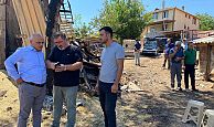 KÖRFEZ BELEDİYE BAŞKANI ŞENER SÖĞÜT, YANGIN SONRASI ZARAR GÖREN VANDAŞLARI ZİYARET ETTİ