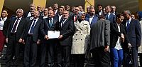 AKP li başkanlar mazbatalarını aldı