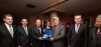 Bakan Işık’tan Başkan Karaosmanoğlu’na tebrik ziyareti