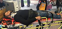  Demir bariyerlerin altında kaldı