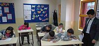Minikler derste veliler kütüphanede