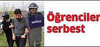 Öğrenciler serbest