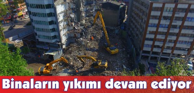 Tramvay hattındaki binaların yıkımı sürüyor