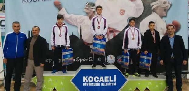  Ümitler 52 kiloda  İzmit Tatami Karatenin kıskandıran başarısı