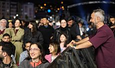 ENFEST ETKİNLİKLERİYLE GENÇLERE KAHKAHA DOLU GECE