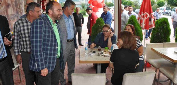 Üzülmez, Ataşehir esnafını ziyaret etti