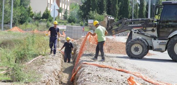  Yeşilkent Mahallesinde elektrik hatları yeraltına alınıyor