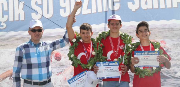 Zafere atılan kulaçlar